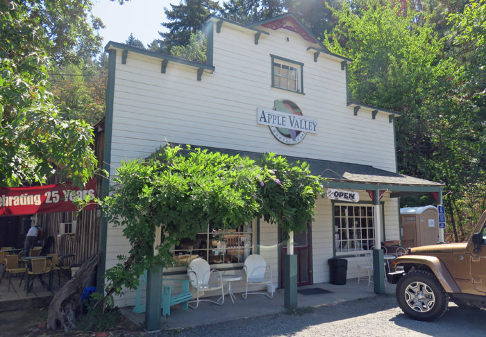 A Foodie's Guide to the Hood River Fruit Loop 11 Apple Valley Country Store