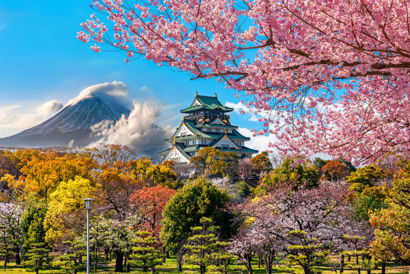 Hakone, Japan. 04th Feb, 2023. Bather is seen takes photo the