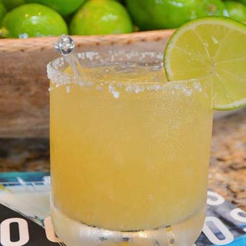 36 Best Beach Drinks to Order at All-Inclusive Resorts (+ Recipes!) 6 Classic margarita