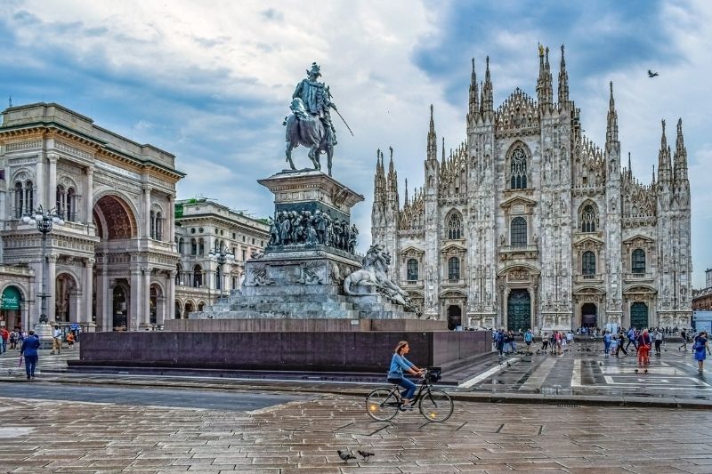 Milan cathedral and fountain