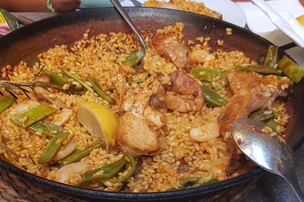valencia paella - foods you must eat in Valencia