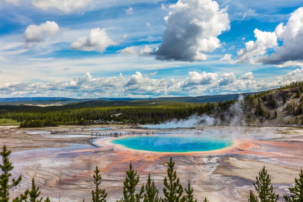 Grand prismatic springs, 3-day yellowstone itinerary