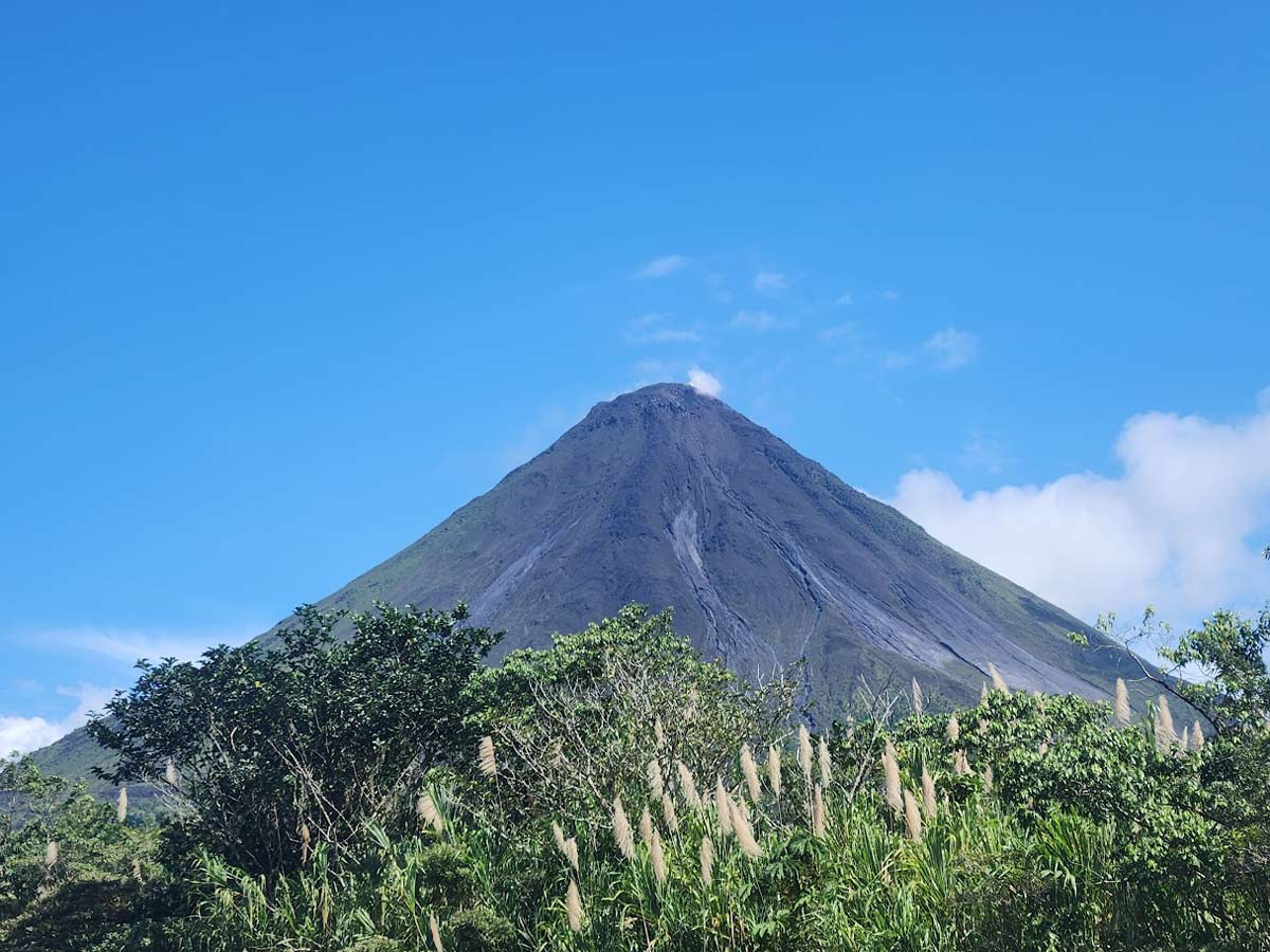 Best Places to Go in Costa Rica: Top Destinations for Travelers 6 Arenal Volcano
