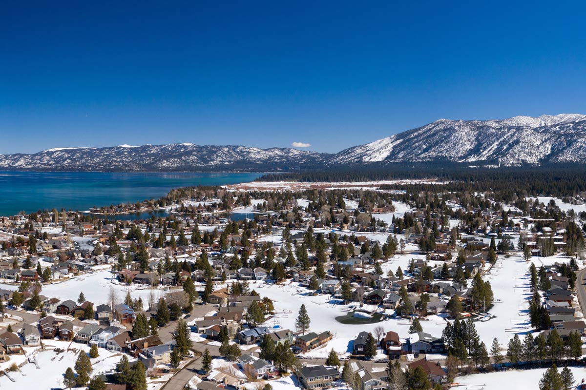 8 Best Ski Towns in the U.S. to Enjoy 6 Lake Tahoe
