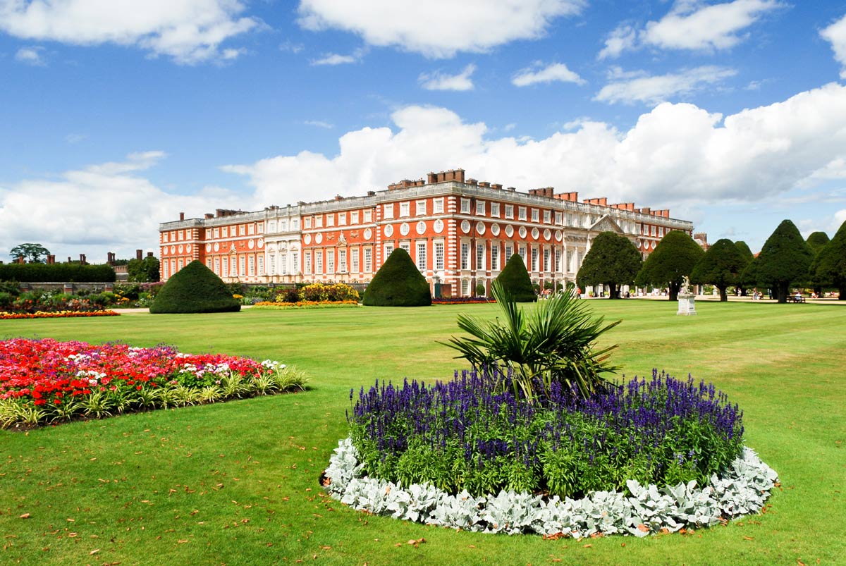 10 Iconic European Landmarks You Must Visit 3 Hampton Court Palace