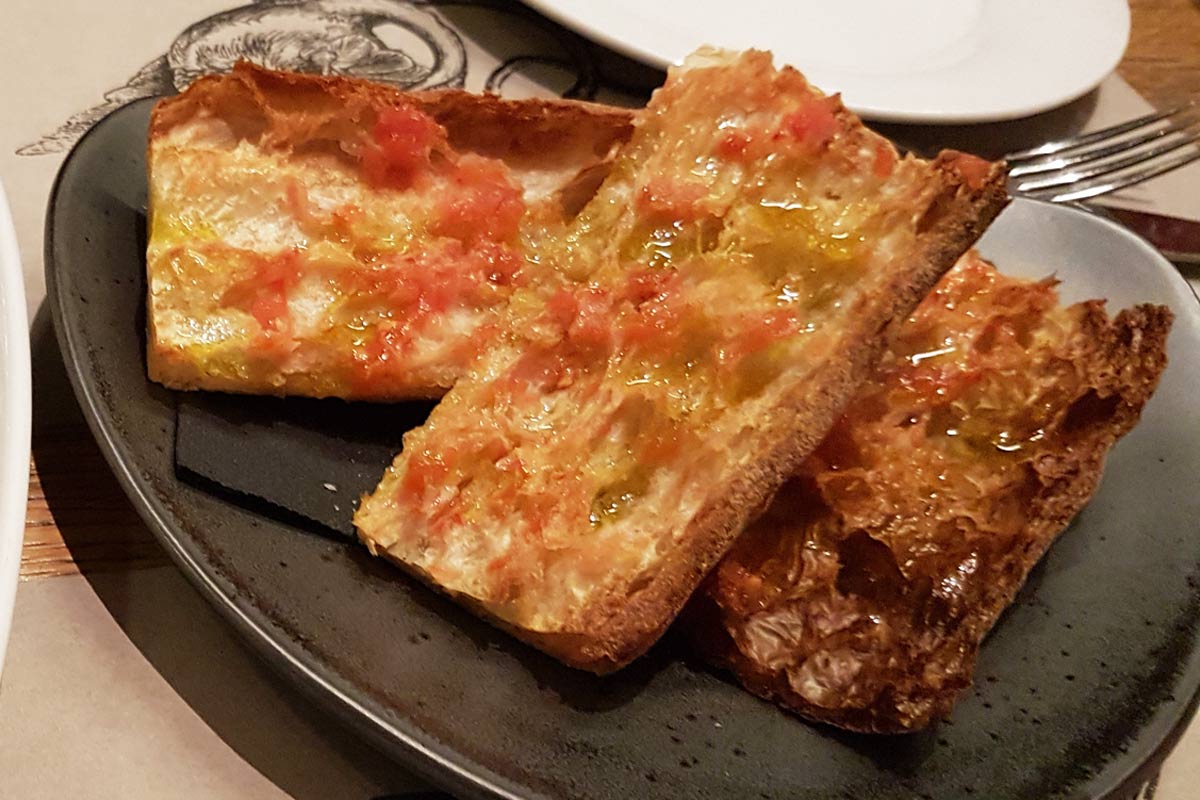 Pan con Tomate