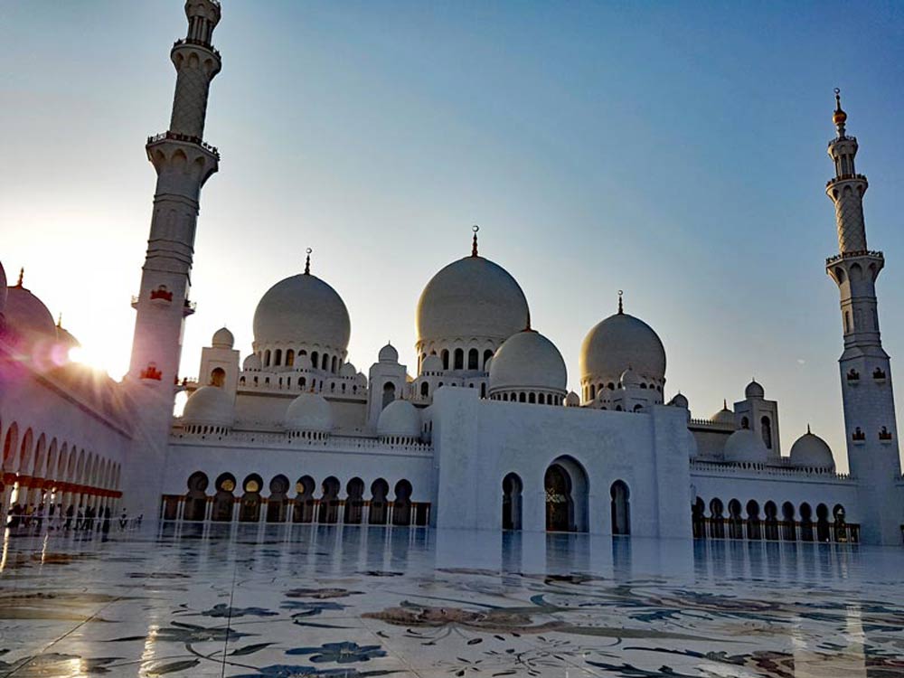 Top 10 Most Photographed Destinations on Instagram 6 Sheikh Zayed Mosque